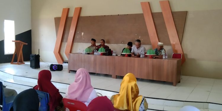 Kekurangan Ruangan Kelas Belajar, Kepala UPT SMAN 10 Jeneponto Gelar Pertemuan Orang Tua Siswa Digedung  Aula Kantor Camat Bontoramba