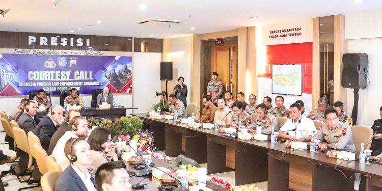 Terima Kunjungan Studi Banding Komunitas Penegak Hukum Internasional, Kapolda Paparkan Program Polda Jateng Hadir dan Cooling System Pemilu