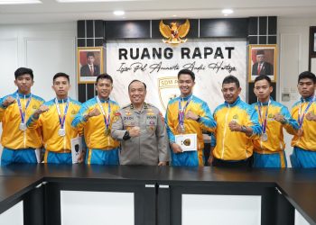 As SDM Hadiahi Anggota Atlet Karate Pembinaan Karier