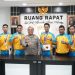 As SDM Hadiahi Anggota Atlet Karate Pembinaan Karier