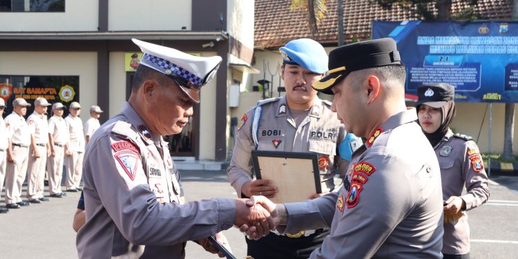 Kapolres Kediri Kota, Apresiasi dan Beri Penghargaan Pada Anggota Yang Berprestasi