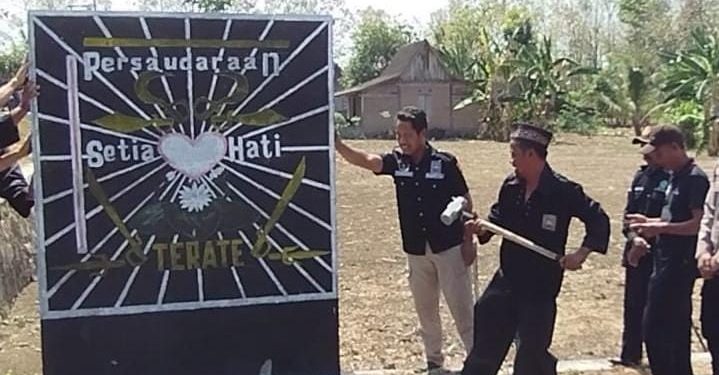 Berdiri di Fasum, 356 Tugu Organisasi Silat di Jatim Dibongkar Sukarela