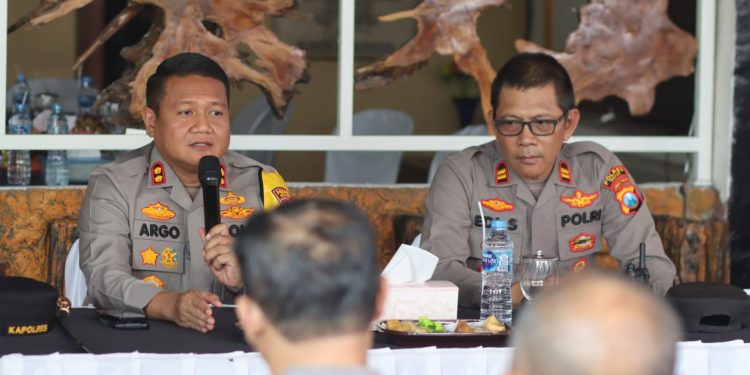 Kapolres Ngawi Kunjungan ke Polsek Padas, Waspadai Radikalisme