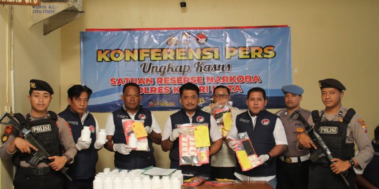 Polisi Berhasil Menangkap Sindikat Narkoba di Kota Kediri, Tujuh Tersangka Diamankan
