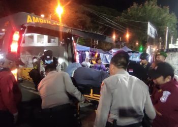 Gercep Polres Kediri Kota Bantu Suporter Yang Sakit di Stadion Brawij