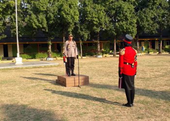 Jadi Inspektur Upacara di SMAN 1 Weleri, Wakapolres Kendal Himbau “Stop Bullying”