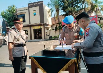 Kapolres Kediri Kota Pimpin Sertijab Kasat Resnarkoba dan Kapolsek Tarokan