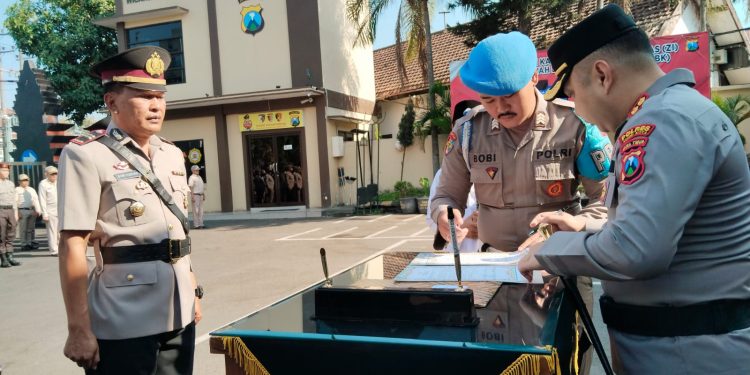 Kapolres Kediri Kota Pimpin Sertijab Kasat Resnarkoba dan Kapolsek Tarokan