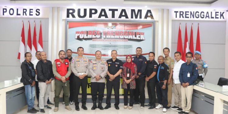 *Gelar Diskusi Panel Bersama Awak Media Polres Trenggalek Wujudkan Kamtibmas Kondusif Pemilu 2024*