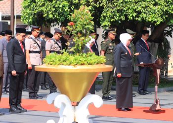 Polres Blitar Kota Hadiri Ziarah Makam Bung Karno di Blitar Jelang Hari Jadi Jatim Ke-78 Bersama Gubernur Khofifah