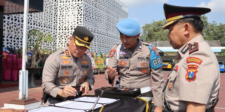 *Pimpin Sertijab Pejabat Utama, Kapolres Trenggalek Instruksikan Rangkul Masyarakat*