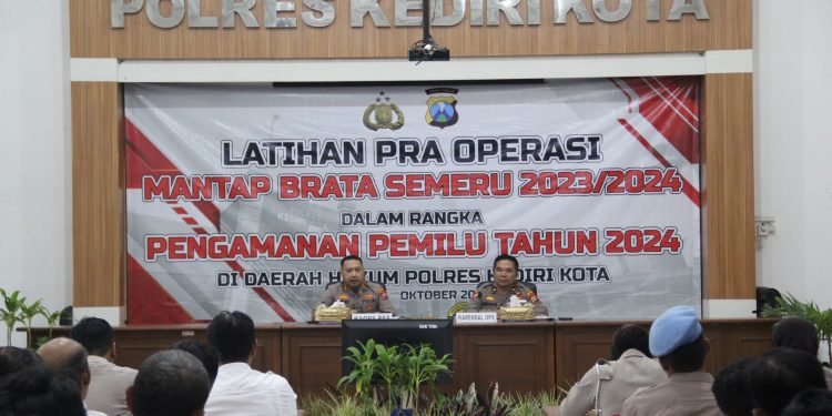 Gelar Latpra Ops Mantap Brata Semeru, Polres Kediri Kota Siap Amankan Pemilu 2024
