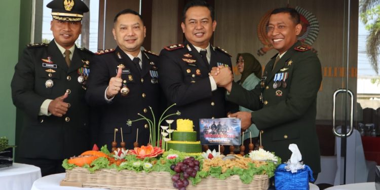 HUT TNI Ke-78, Surprise Kapolres Kediri Kota Untuk Kodim 0809 Kediri