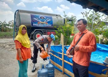 Alumni 98 SMP N 1 Sine Ngawi, Sumbang Air Bersih untuk Warga Terdampak Kekeringan di Pitu