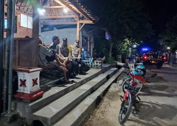Jaga Kamtibmas Ngawi, Polisi Dengarkan Curhatan Warga di Pos Kamling Padas