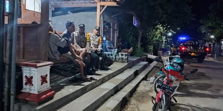 Jaga Kamtibmas Ngawi, Polisi Dengarkan Curhatan Warga di Pos Kamling Padas
