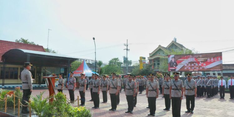 Kapolres Pimpin Upacara Pengukuhan dan Sertijab Beberapa Pejabat Polres Ngawi