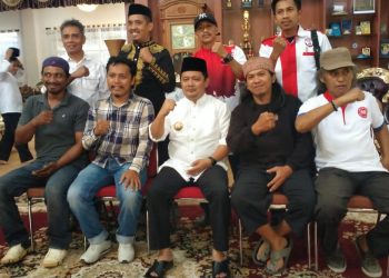 Pj BUPATI BANTAENG GELAR SILATURAHMI AWAK MEDIA DAN LSM