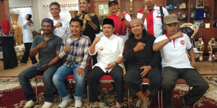Pj BUPATI BANTAENG GELAR  SILATURAHMI AWAK  MEDIA  DAN LSM