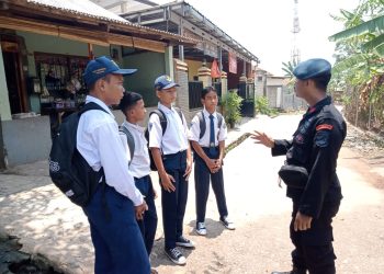 PATROLI SAT BRIMOB POLDA JABAR KEPADA REMAJA DESA BNGURSARI TENTANG PENTINGNYA MENJAGA KAMTIBMAS DAN MENGHINDARI KENAKALAN REMAJA
