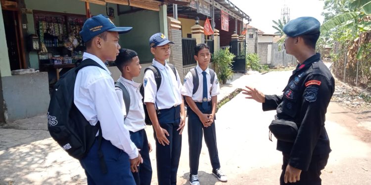PATROLI SAT BRIMOB POLDA JABAR  KEPADA REMAJA DESA BNGURSARI TENTANG PENTINGNYA MENJAGA KAMTIBMAS DAN MENGHINDARI KENAKALAN REMAJA