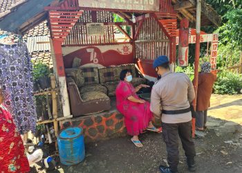 PATROLI SAMBANG SAT BRIMOB POLDA JABAR BERIKAN PESAN KAMTIBMAS KEPADA MASYARAKAT