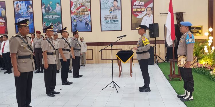 Pimpin Sertijab Kasat Samapta dan Kapolsek Ponggok, Ini Pesan Kapolres Blitar Kota