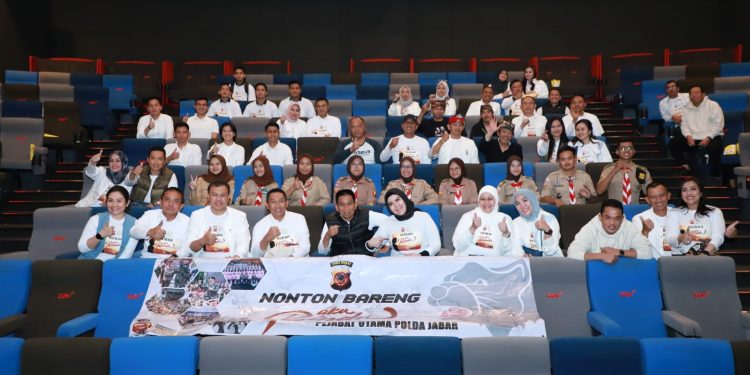 Kapolda Jabar Bersama Pejabat Utama Polda Jabar Nobar Film Inspiratif “Aku Rindu”
