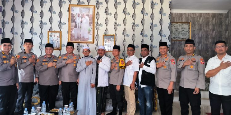 Disambangi Tiga Jenderal Ops NCS, ketua Ponpes Daarul Falah Ciamis Dukung Polri Wujudkan Pemilu Damai
