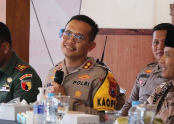 Jum’at Curhat di Sawoo Kapolres Ponorogo Minta Warga Waspadai Berita Hoaks yang Picu Perpecahan