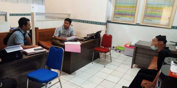 Polres Nganjuk Amankan Pria Pelaku Penganiayaan Pegawai Konter Handphone