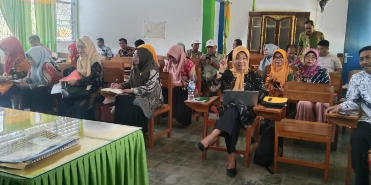 Kepala UPT Sekolah Dasar DIKBUD Kecamatan Tamalatea Gelar K3S Di Ruang Pola kantor Korwil DIKBUD Kecamatan Tamalatea jeneponto