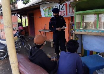 *ANGGOTA SAT BRIMOB POLDA JABAR JAGA KAMTIBMAS DAN HIMBAU TUKANG OJEG PANGKALAN UNTUK DISIPLIN DALAM BERLALU LINTAS*