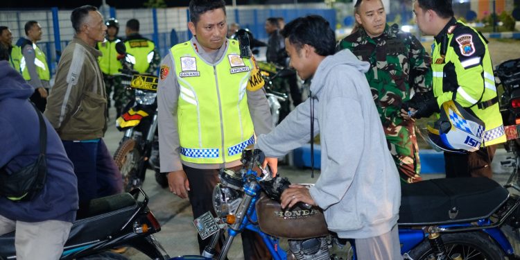 Polres Blitar Kota bersama TNI dan Satpol PP gelar patroli skala besar