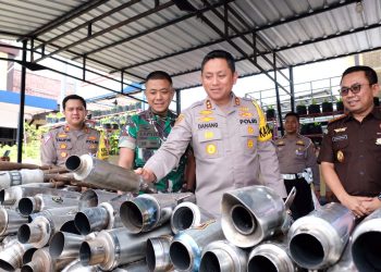 Kapolres Blitar Kota Bersama Forkopimda Musnahkan Knalpot Brong Hasil Razia Satlantas Polres Blitar Kota