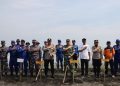 Sambut HUT Polairud ke-73, Polres Kendal Bagikan Sembako dan Tanam Pohon di Pantai Ngebum