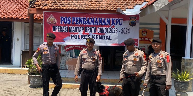 Jamin Keamanan Pemilu 2024, Sat Samapta Polres Kendal Kerahkan Anjing Pelacak dan Metal Detector
