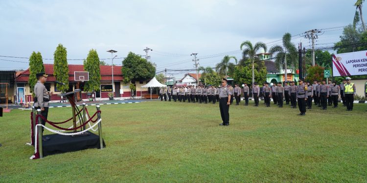 Polres Batang Amankan Truk Pengangkut 65 Batang Kayu Jati Ilegal
