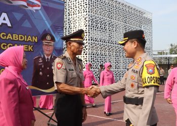 Puluhan Tahun Bertugas Tanpa Cacat, Satu Anggota Polres Trenggalek Diganjar Kenaikan Pangkat Pengabdian