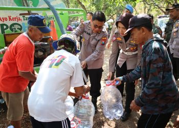 Polres Kediri Kota Kembali Droping Air Bersih di Ds Manyaran Kec Banyakan