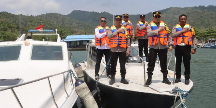 Pastikan Keamanan Pesisir Kondusif, Kapolres Trenggalek Pimpin Patroli Laut