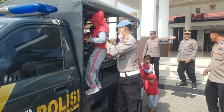 Ramah Anak, Cara Polsek Kwadungan Kenalkan Tugas Polri Kepada Generasi Bangsa Sejak Dini