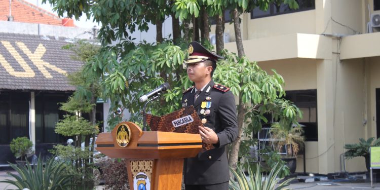 Polres Nganjuk Gelar Upacara Bendera Peringati Semangat Juang Pahlawan 10 November 2023