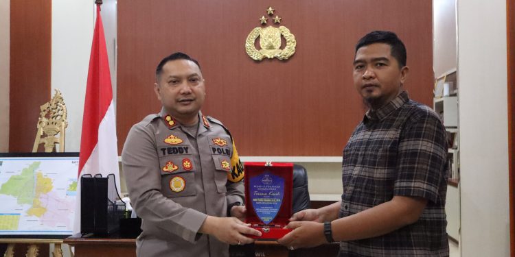 Polres Kediri Kota Dibanjiri Karangan Bunga Apresiasi dari Elemen Masyarakat Atas Keberhasilan Ungkap Kasus