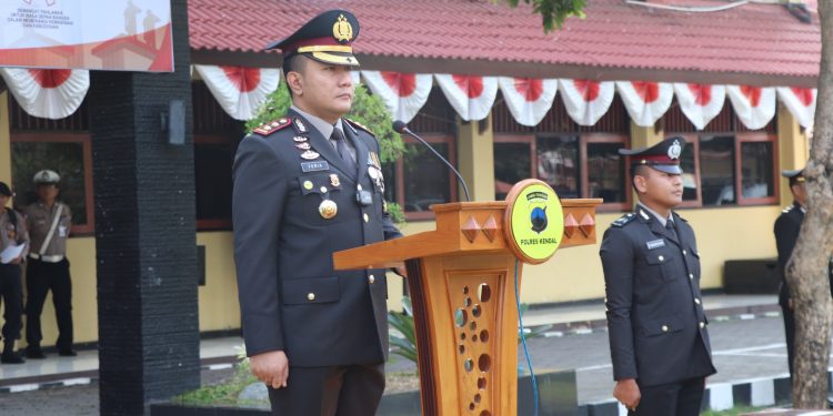 Kapolres Kendal Pimpin Upacara Hari Pahlawan ke-78 tahun 2023 di Halaman Mapolres Kendal