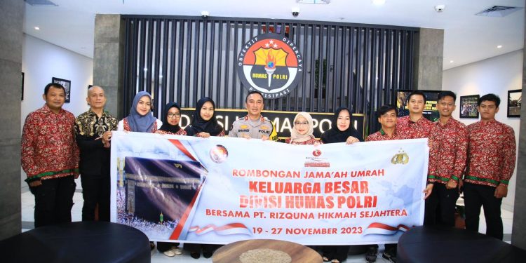 Kadivhumas Polri Berangkatkan 15 Orang Ibadah Umroh Dalam Rangka Hari Jadi ke-72 Humas Polri