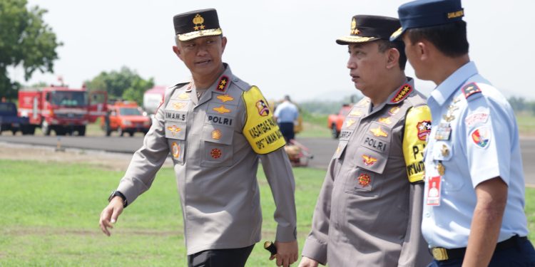 Kapolda Jatim Sambut Kedatangan Menko PMK dan Kapolri Gencarkan Penanaman 10 Juta Pohon