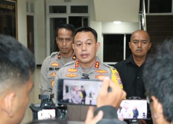 Penjelasan Kapolres Gresik Terkait Kericuhan Suporter di Stadion Gelora Joko Samudro