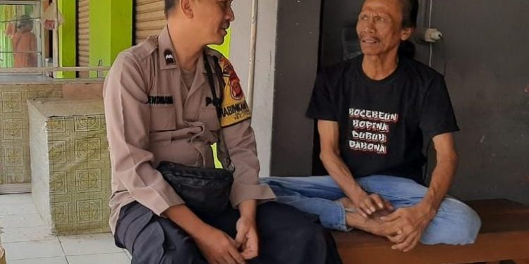 Kabid Humas Polda Jabar : Polisi Kunjungan Silaturahmi kepada Warga Dusun Cisagakota Desa Cisaga