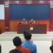 Kasubsi PID Humas Polres Gowa dan Ka SPKT Polres Gowa berikan Arahan Kepada Kanit dan BA SPKT Polres Gowa.